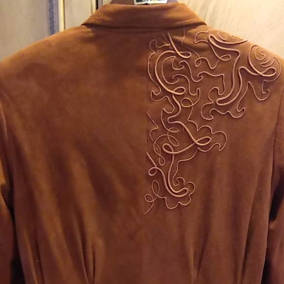 Gorgeous soft Suede blazer - Picture 2 of 8